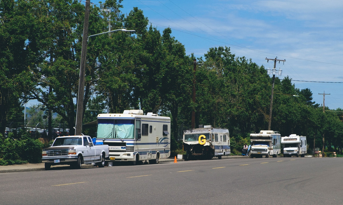 zombieland_homeless_RV_Daniel_Stindt_5